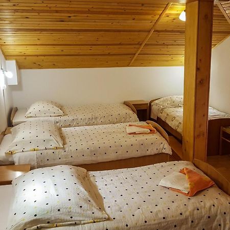 Rooms With Shared Kitchen Zver, Great For Hikers Hudajuzna Extérieur photo